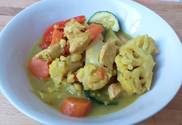 zöldséges curry csirke kókusztejjel