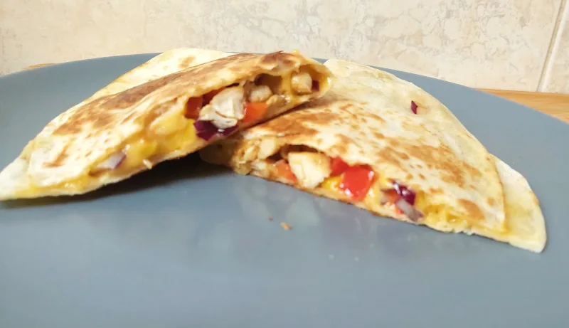 mexikói kukoricás sajtos csirkés quesadilla