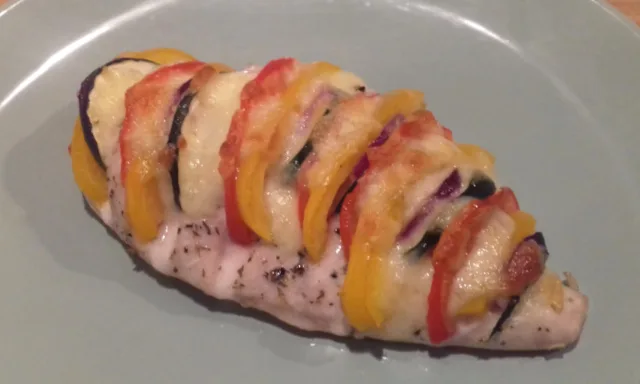 zöldséges hasselback csirkemell