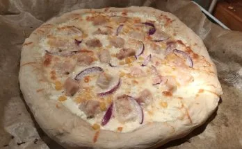 fokhagymás tejfölös csirkés pizza recept