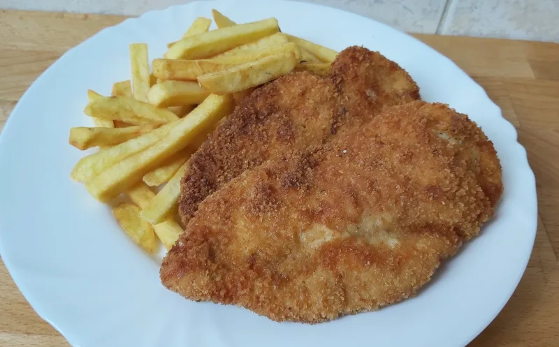 rántott csirkemell sült krumplival