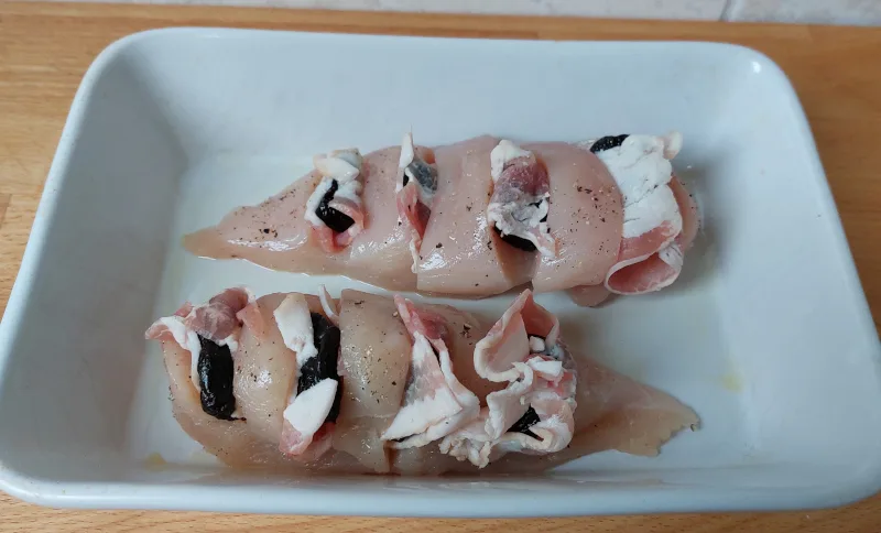 aszalt szilvás hasselback csirkemell összeállítása