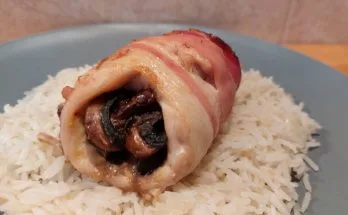 gombával töltött csirkemell sütőben baconbe tekerve