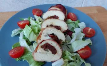 aszalt paradicsommal mozzarellával töltött csirkemell sütőben