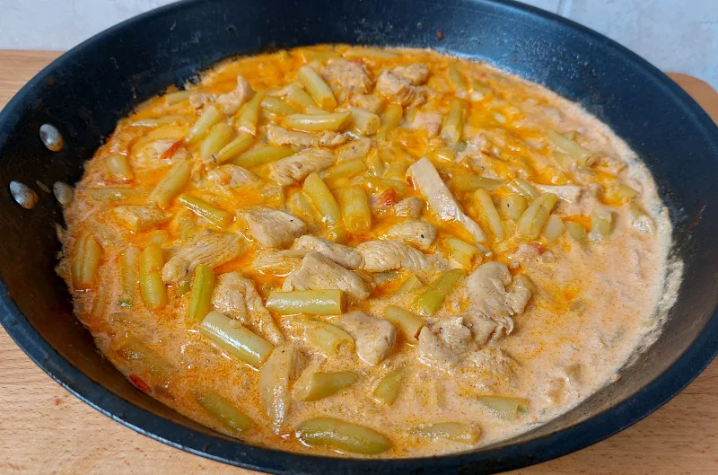 temesvári csirketokány serpenyőben