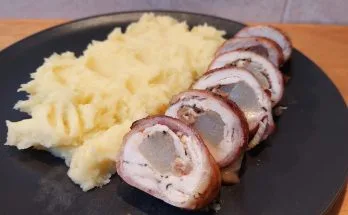 körtével töltött csirkemell baconbe tekerve