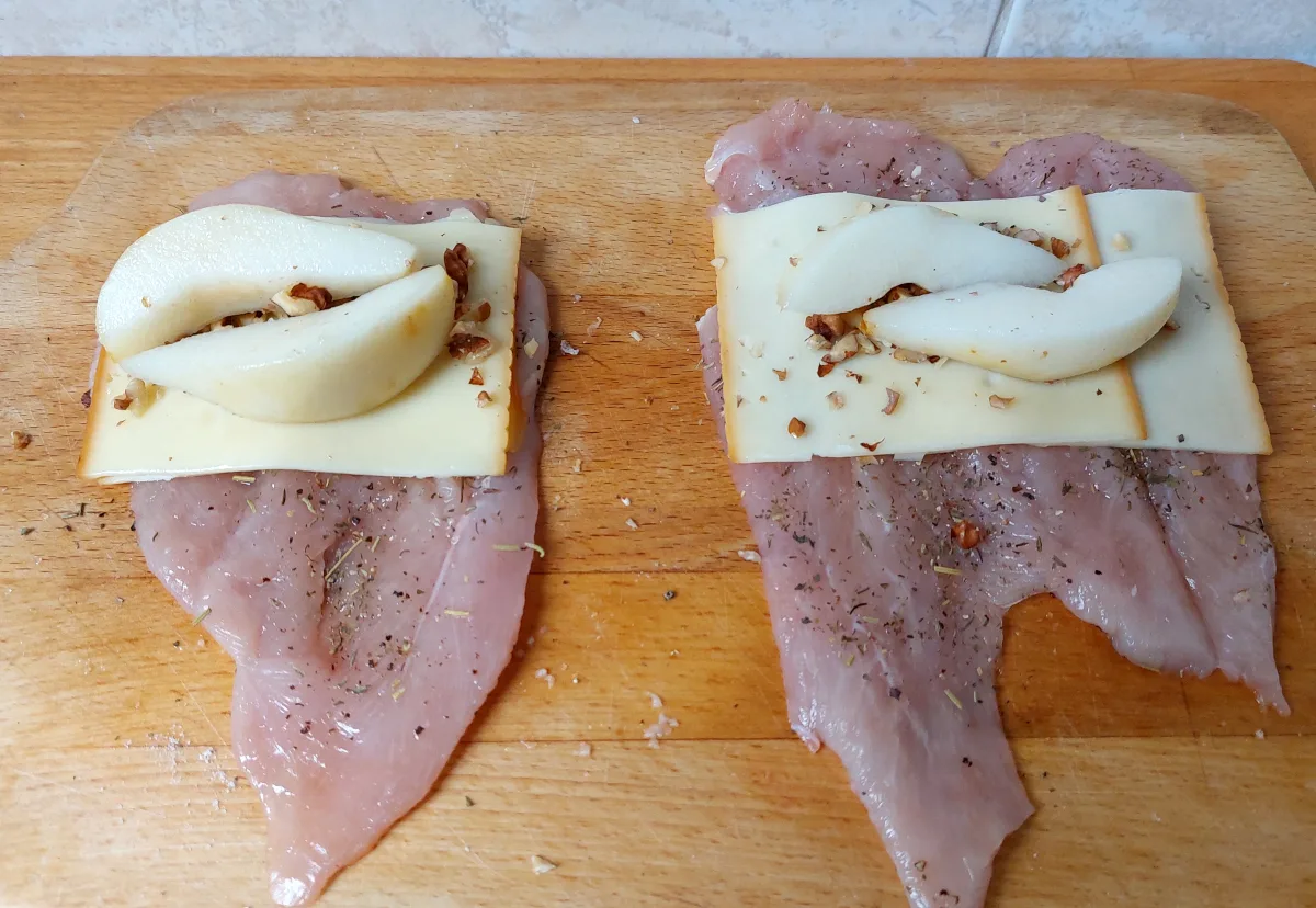 körtével töltött csirkemell baconbe tekerve összeállítása