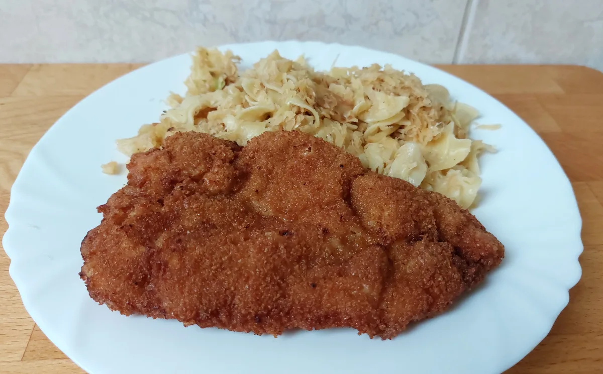 mustáros rántott csirkemell káposztás tésztával