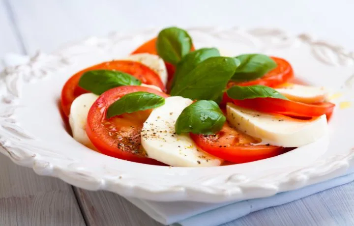 caprese saláta