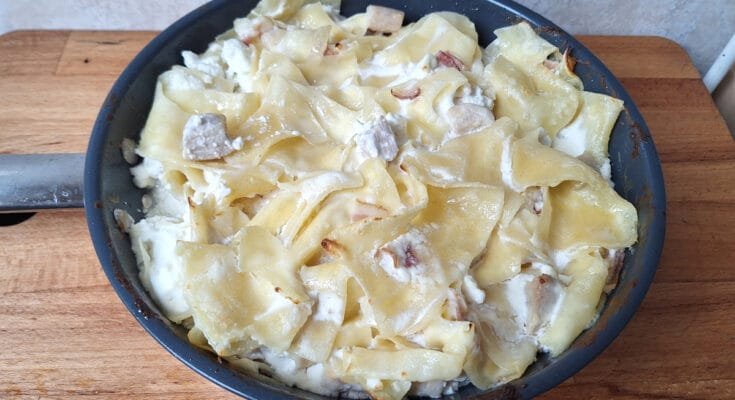 baconos túrós csusza csirkemellel sütőben serpenyőben