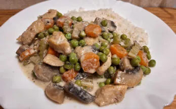 csirke fricassée rizzsel